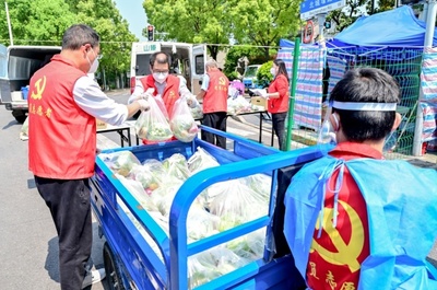 前一天預(yù)購(gòu)、第二天送貨——川沙社區(qū)直供模式讓居民在家門口選購(gòu)新鮮蔬果